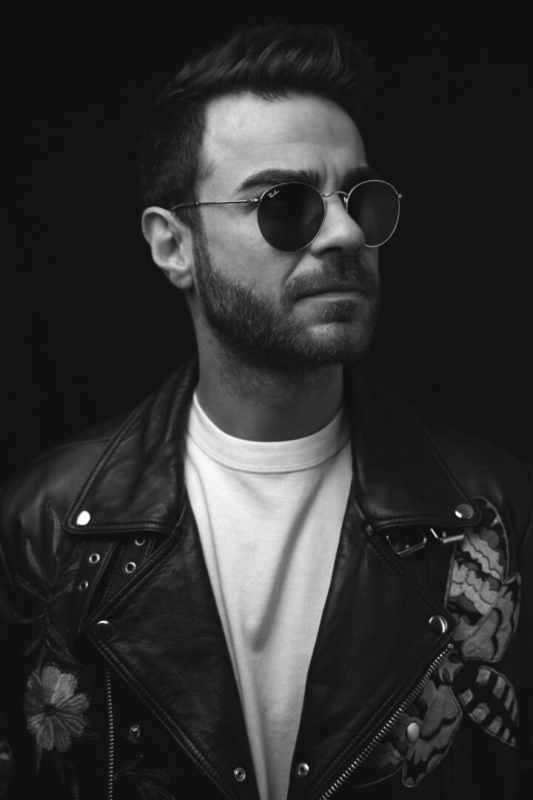 P1010593 black  white